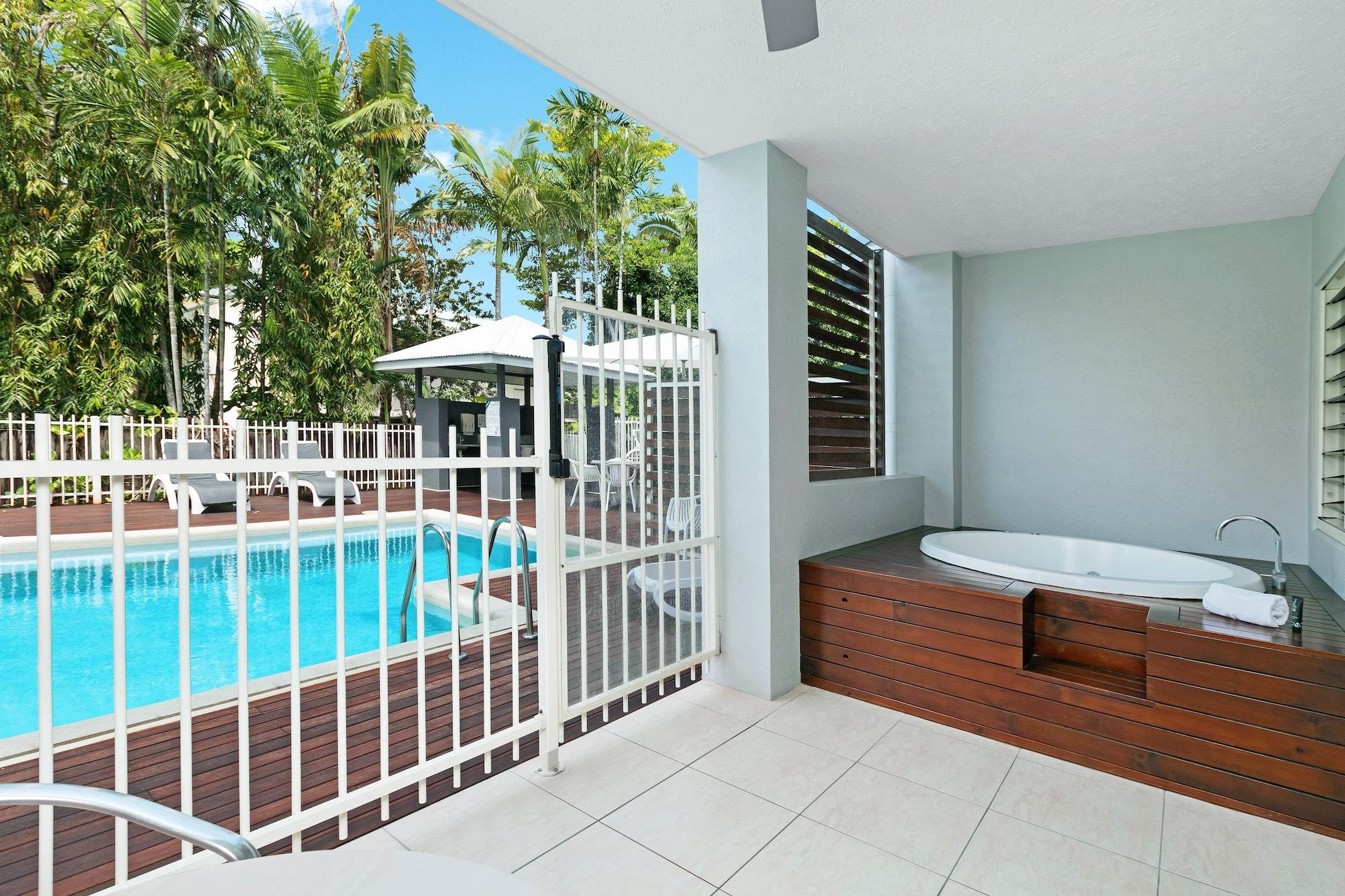 Aparthotel Mantra Aqueous On Port Port Douglas Exteriér fotografie