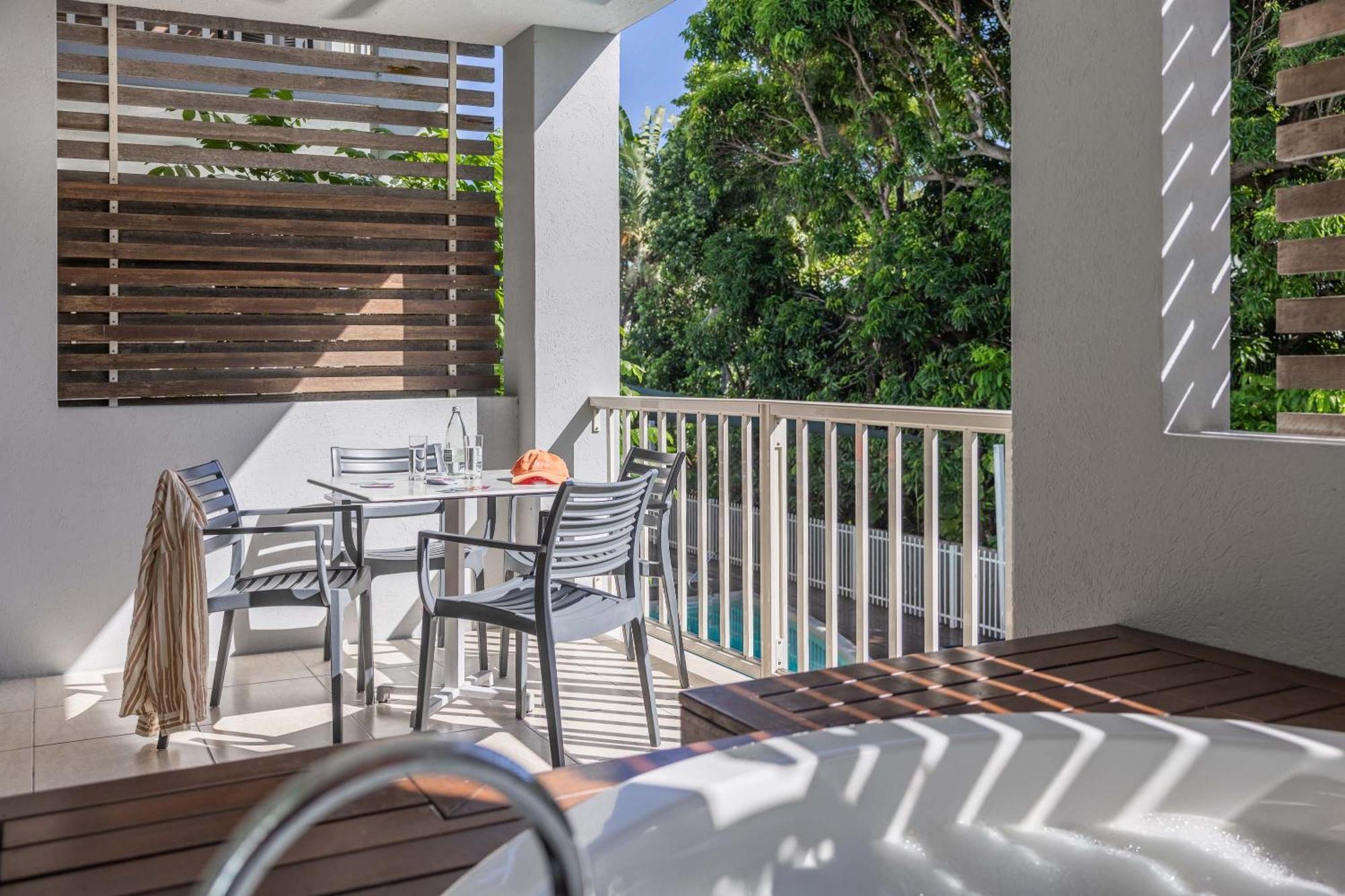 Aparthotel Mantra Aqueous On Port Port Douglas Exteriér fotografie